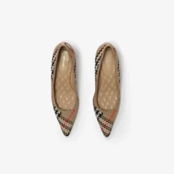Check Dame Pumps