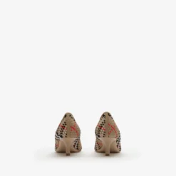 Check Dame Pumps