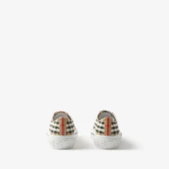 Check Sneakers