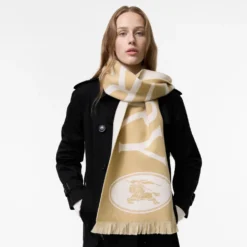 Logo Wool Scarf