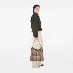 Medium Highlands Shoulder Bag
