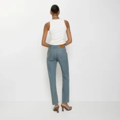 Mid-rise Straight Jeans