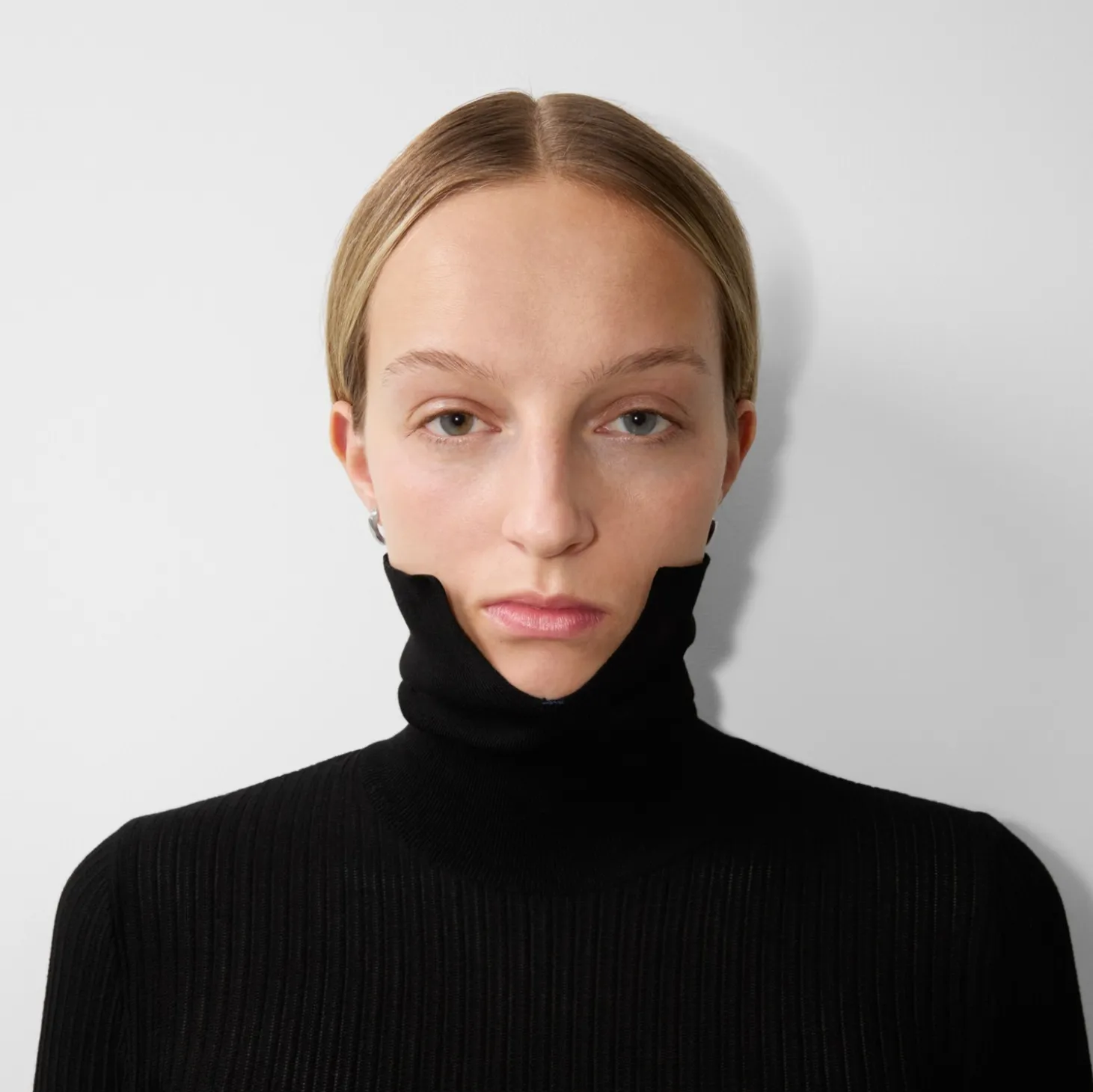Shield Slim Earrings